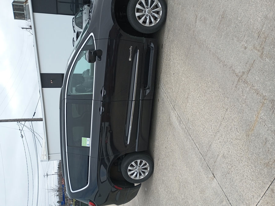 Brown Chrysler Pacifica image number 4