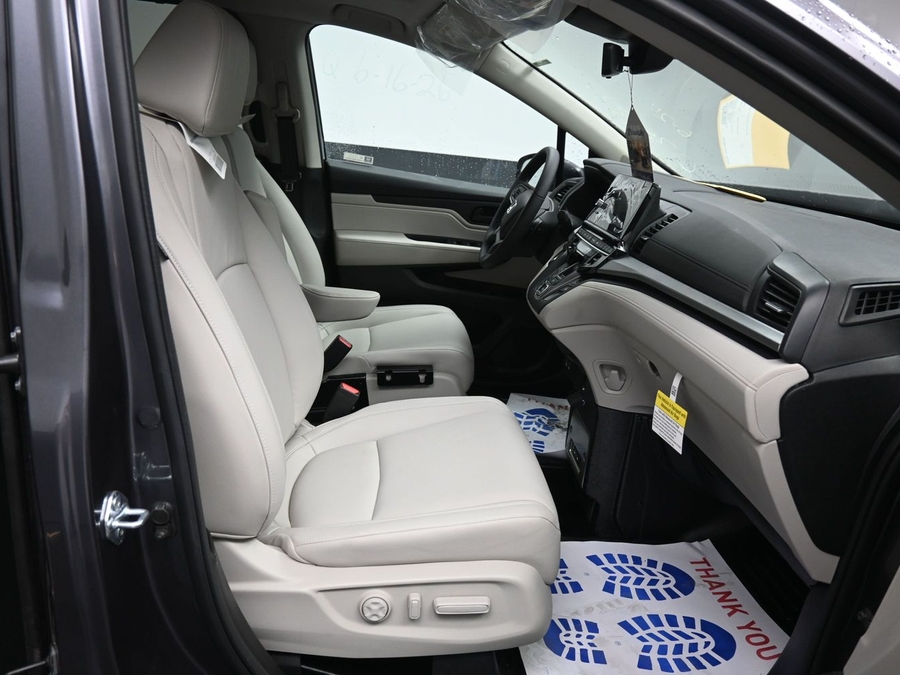 Grey Honda Odyssey image number 6