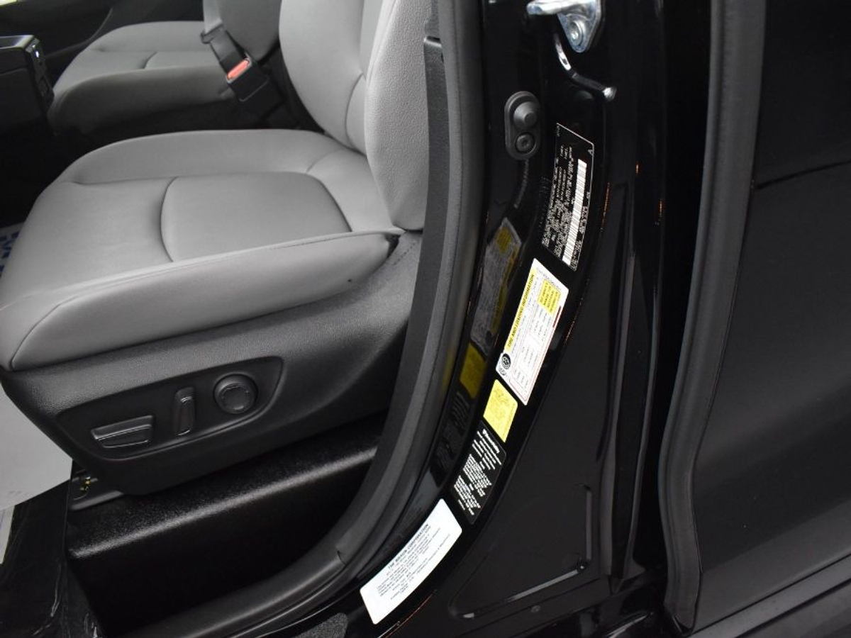 2025 TOYOTA SIENNA - Image 17