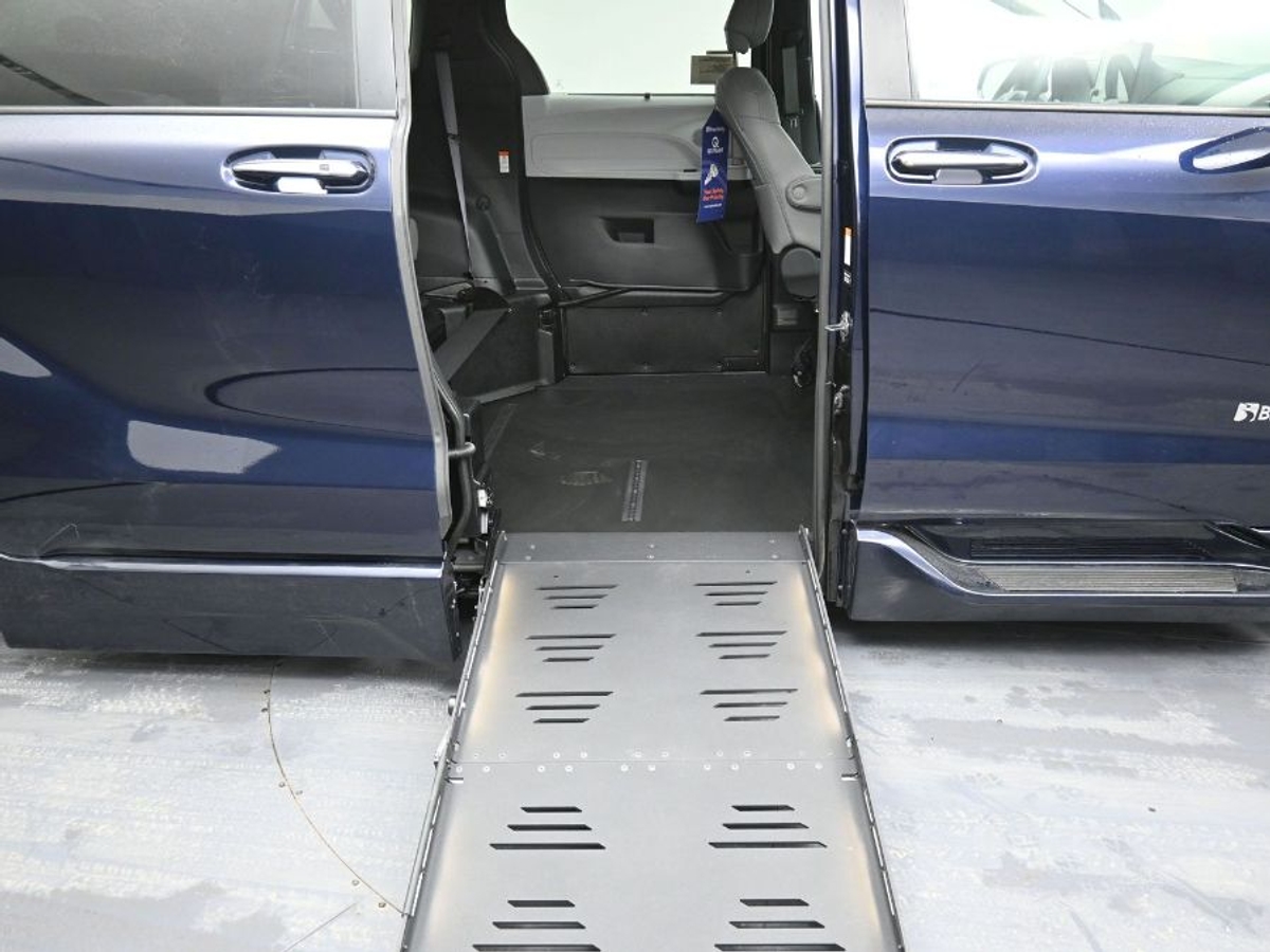 2025 TOYOTA SIENNA - Image 12