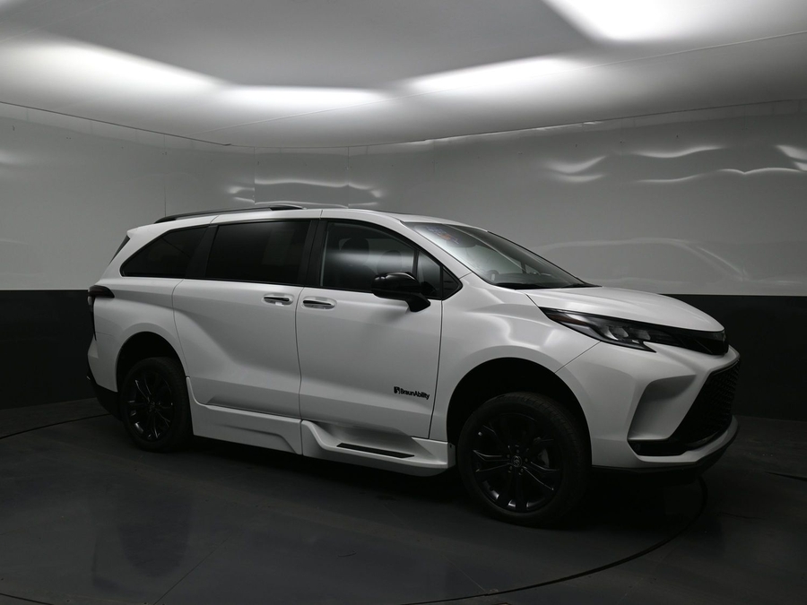 New 2026 Toyota Sienna Hybrid XSE Sport - BraunAbility Side Entry Entry Fold Out Automatic Ramp