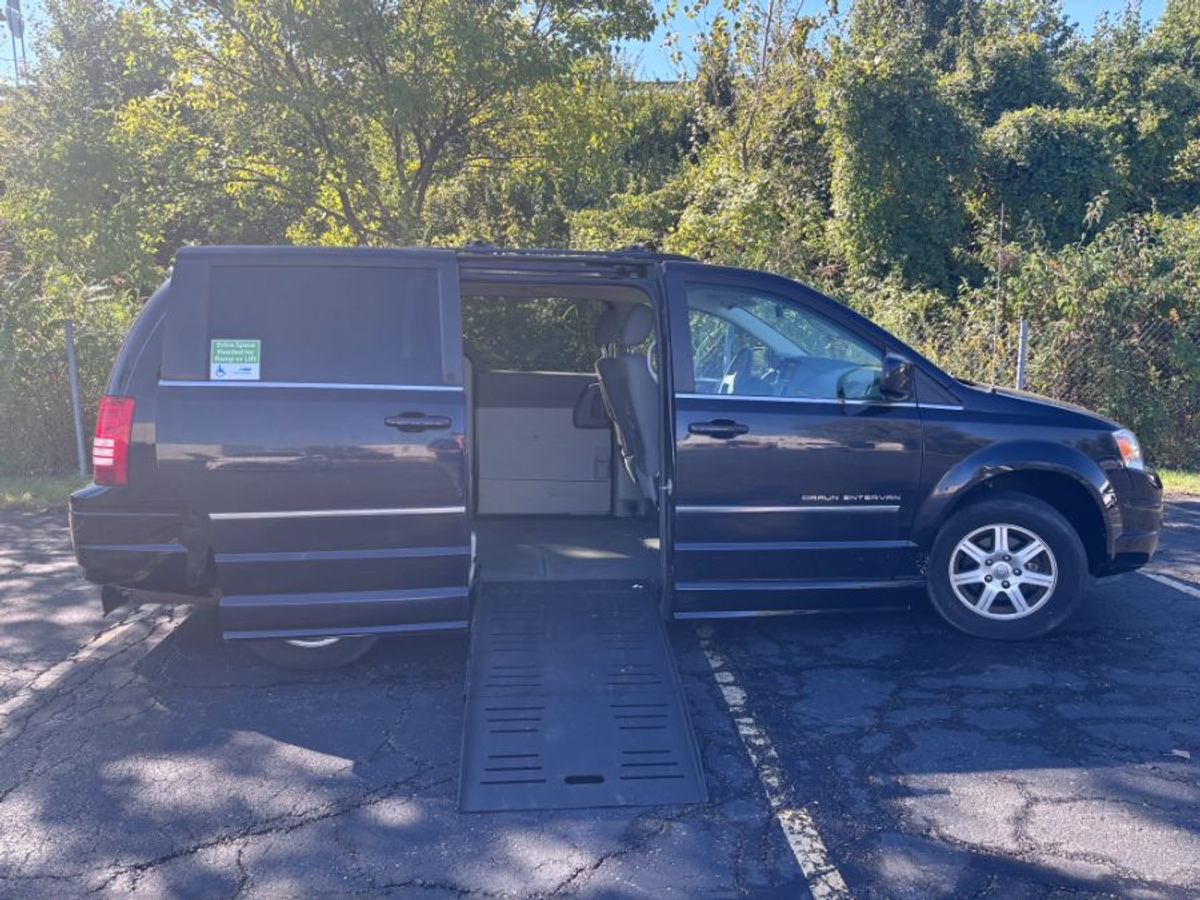 2010 Chrysler Town & Country Touring