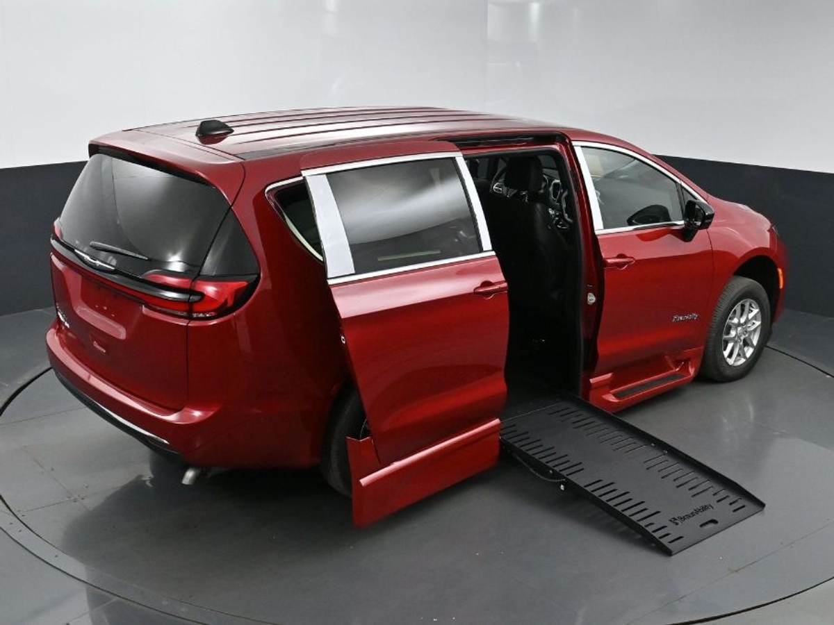 2025 CHRYSLER PACIFICA - Image 26