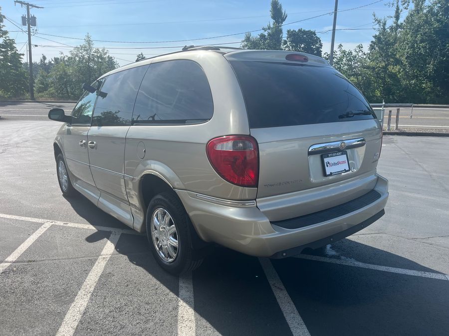 Used 2007 Chrysler Town and Country Limited - VMI Side Entry Entry In Floor Automatic Ramp