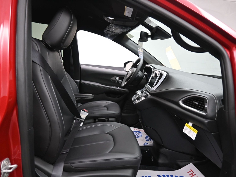 Red Chrysler Pacifica image number 5