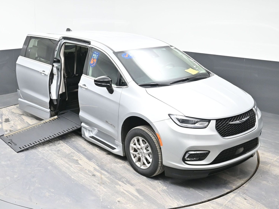 Used 2024 Chrysler Pacifica Touring L - BraunAbility Side Entry Entry In Floor Automatic Ramp