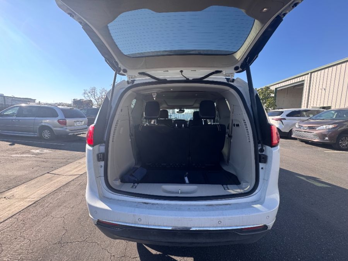 2018 CHRYSLER PACIFICA - Image 2