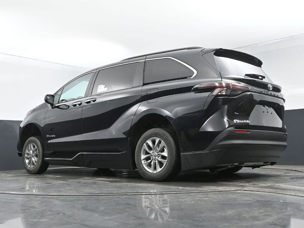 Black Toyota Sienna image number 12
