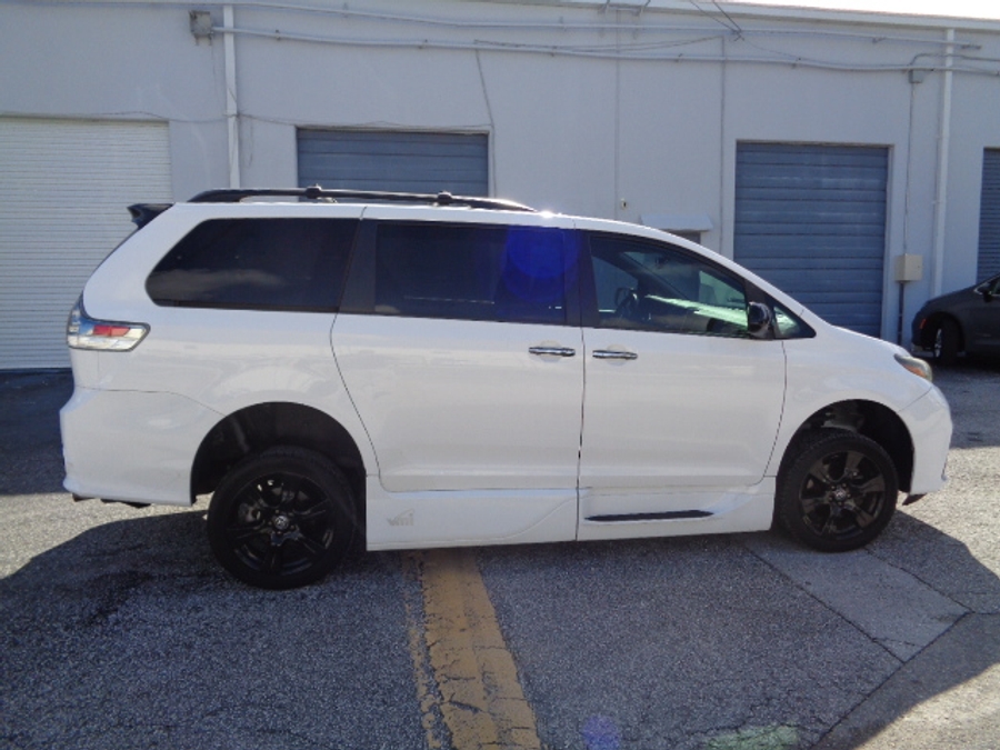 Used 2020 Toyota Sienna SE Premium - VMI Side Entry In Floor Automatic Ramp