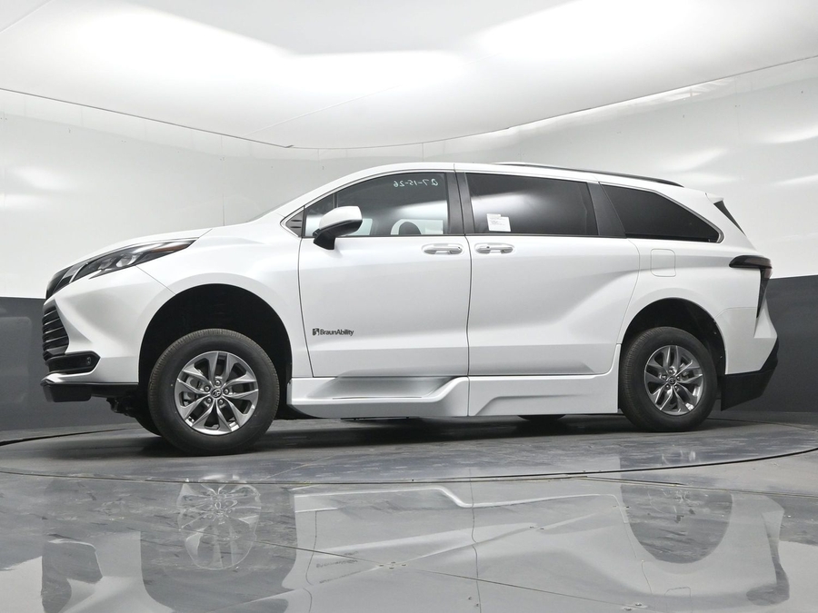 New 2026 Toyota Sienna Hybrid XLE Add - BraunAbility Side Entry In Floor Automatic Ramp
