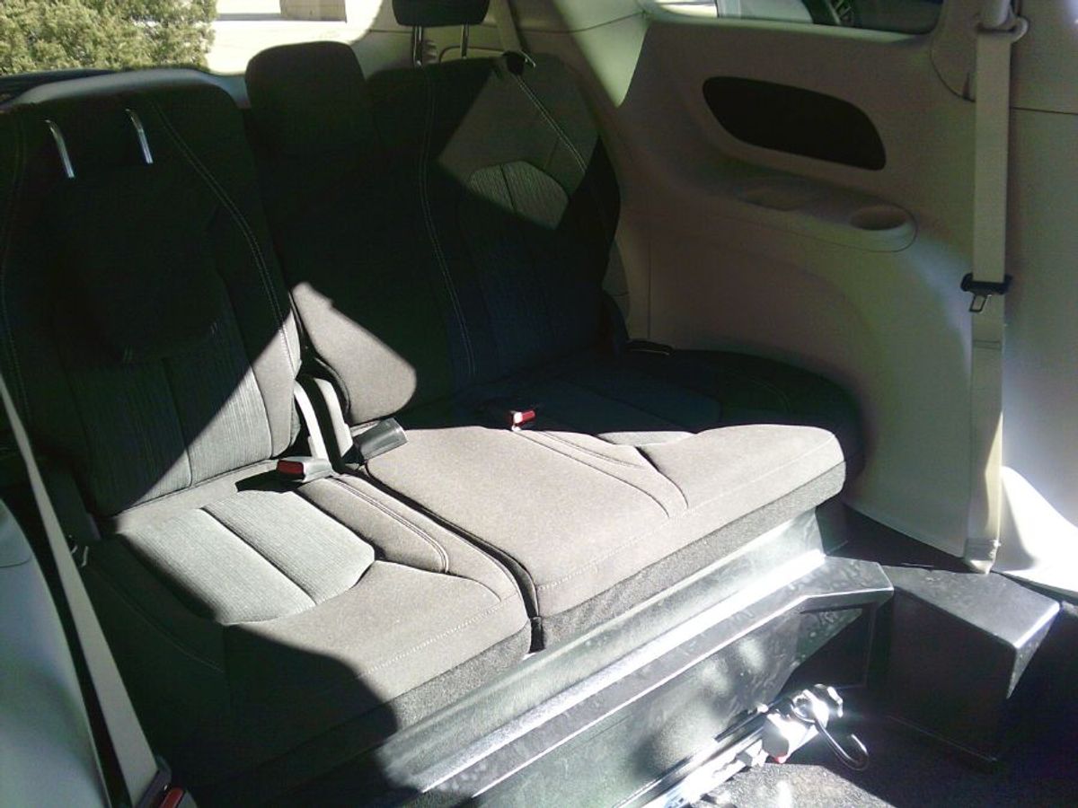 2024 CHRYSLER VOYAGER - Image 16