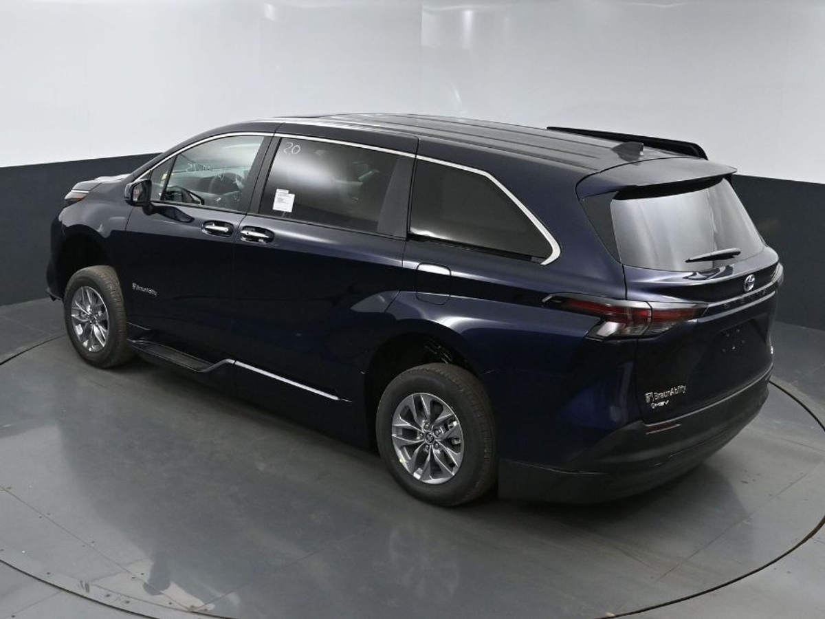 2025 TOYOTA SIENNA - Image 25