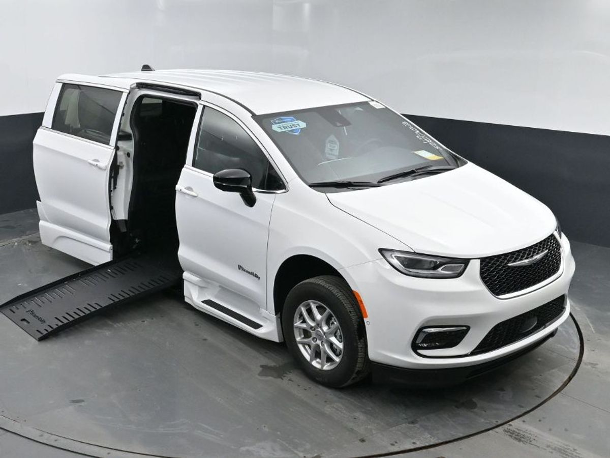 2025 CHRYSLER PACIFICA - Image 14