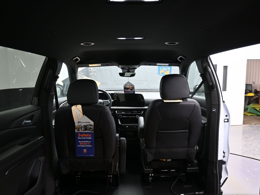 New 2026 Chevrolet Traverse 1LT Midnight - BraunAbility Side Entry Entry In Floor Automatic Ramp