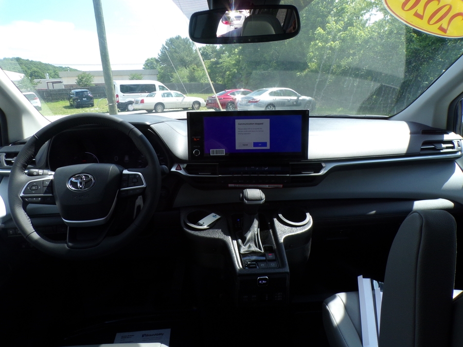 Black Toyota Sienna image number 8