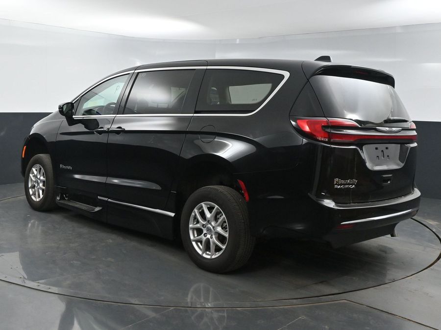 Used 2024 Chrysler Pacifica Touring L - BraunAbility Side Entry Entry Fold Out Automatic Ramp