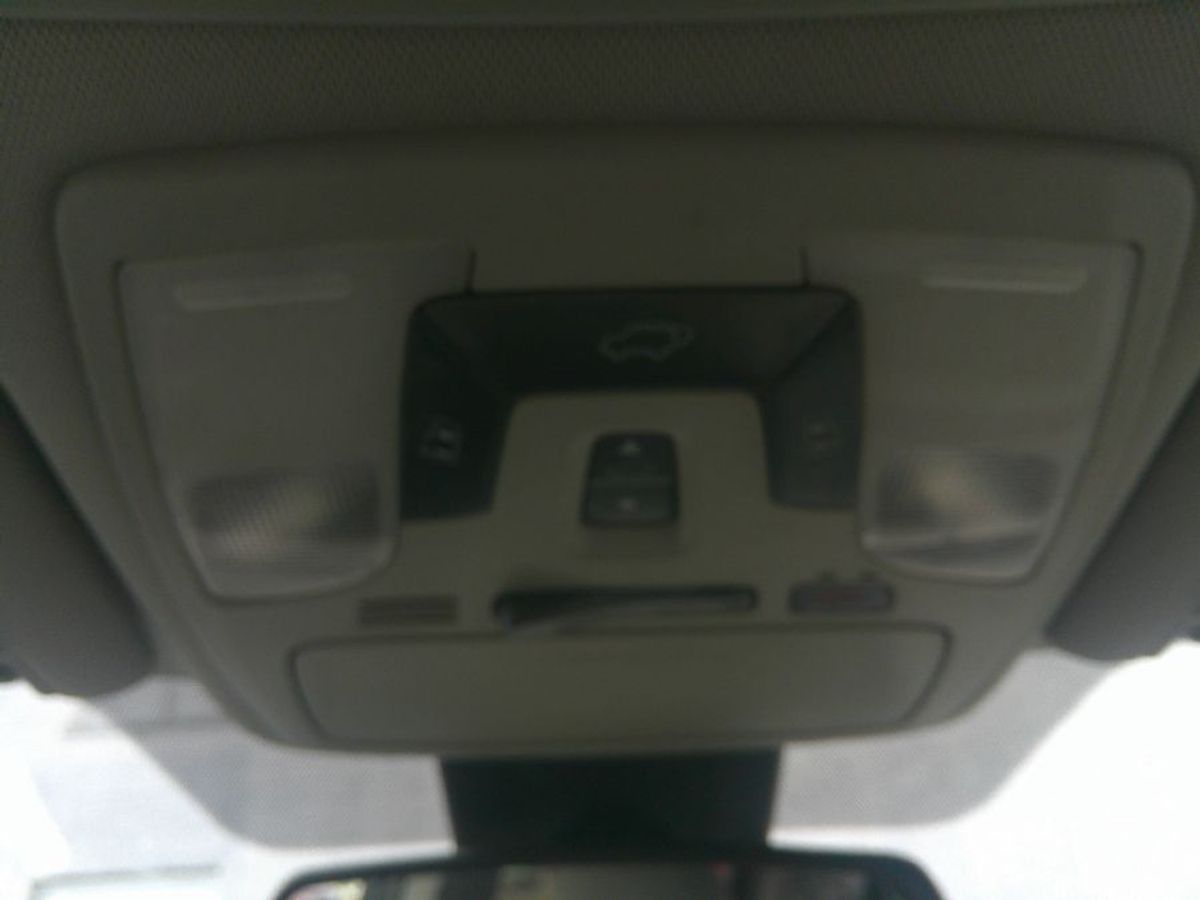 Grey Toyota Sienna image number 10