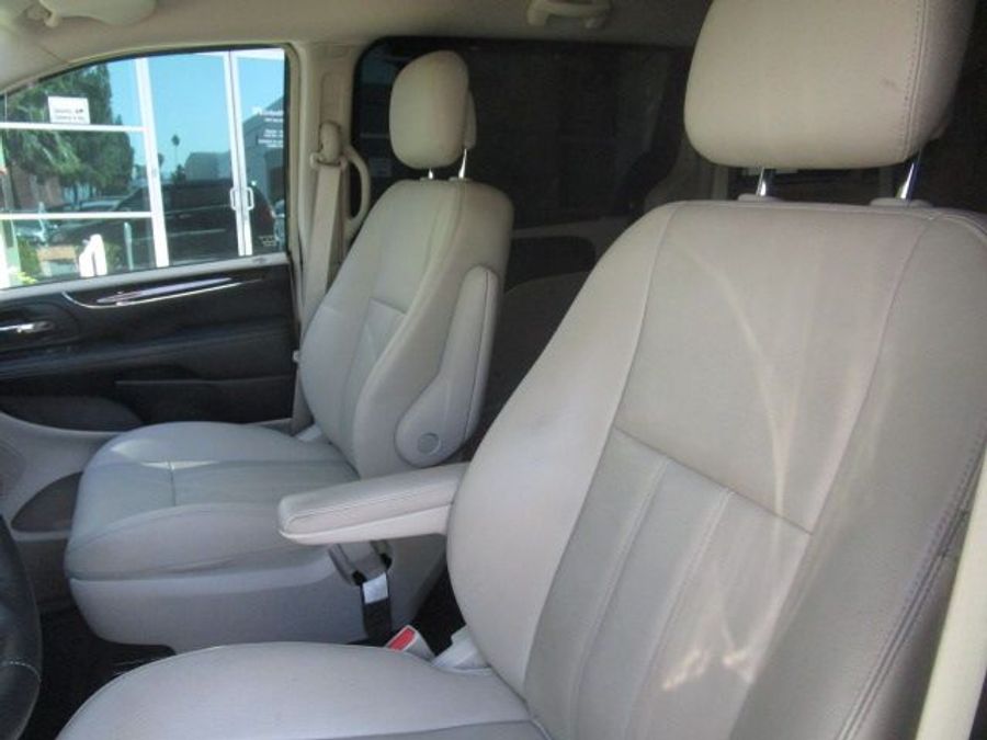 Used 2015 Chrysler Town and Country Touring-L - BraunAbility Side Entry Entry In Floor Automatic Ramp
