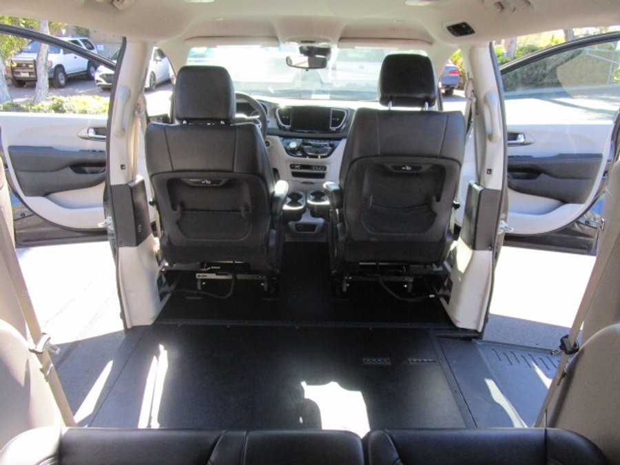 Used 2023 Chrysler Pacifica Touring L - BraunAbility Side Entry Entry In Floor Automatic Ramp