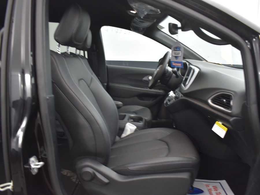 New 2026 Chrysler Voyager LX - BraunAbility Side Entry Entry Fold Out Manual Ramp