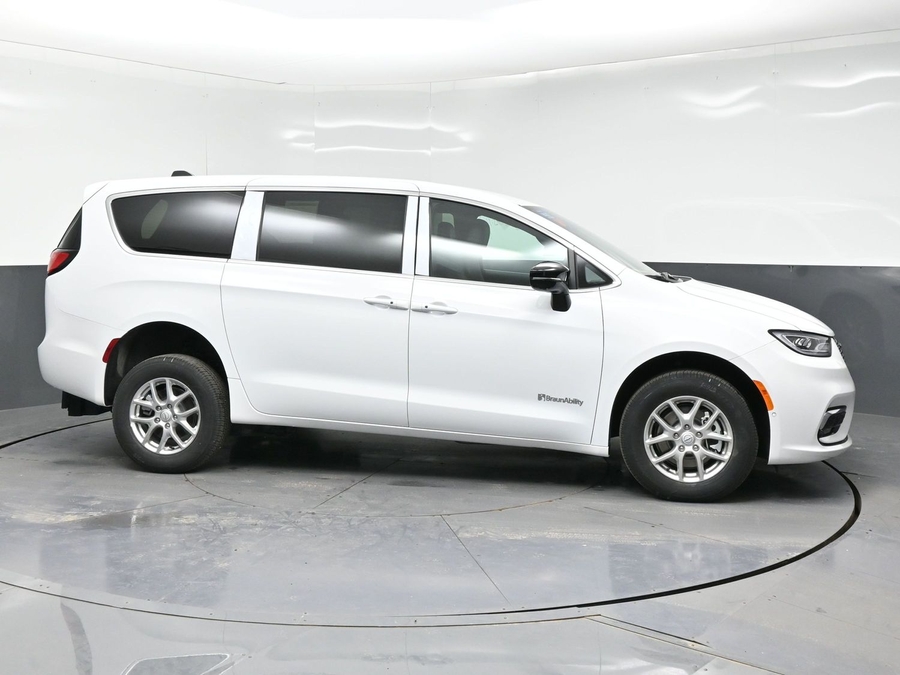White Chrysler Pacifica image number 7
