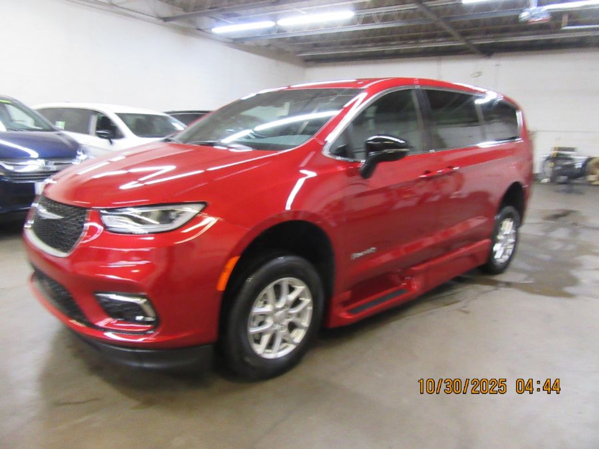 2025 CHRYSLER PACIFICA - Image 11