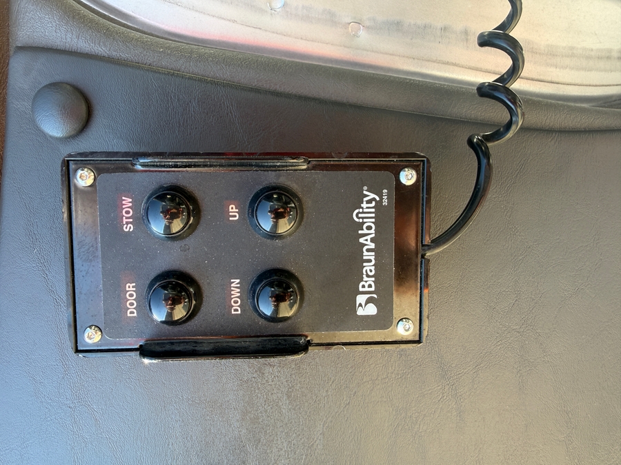 Used 2015 GMC Savana Explorer - Side Entry Entry Lift Automatic Ramp