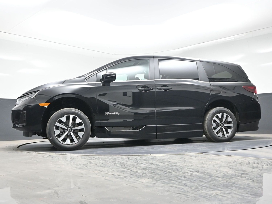 Black Honda Odyssey image number 17