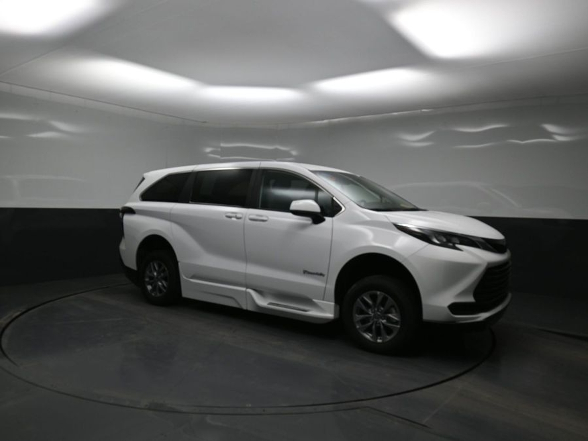 2025 TOYOTA SIENNA - Image 18