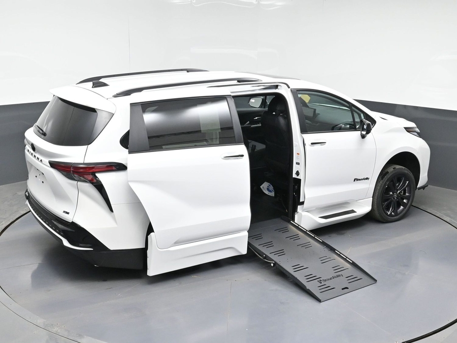 New 2026 Toyota Sienna Hybrid XSE Sport - BraunAbility Side Entry Entry Fold Out Automatic Ramp