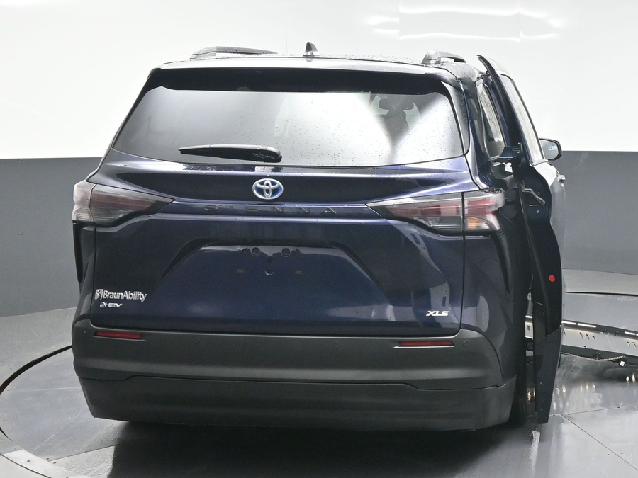 New 2025 Toyota Sienna Hybrid XLE Plus - BraunAbility Side Entry Entry Fold Out Automatic Ramp