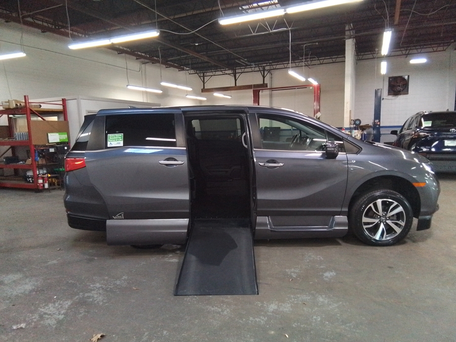 Grey Honda Odyssey image number 7