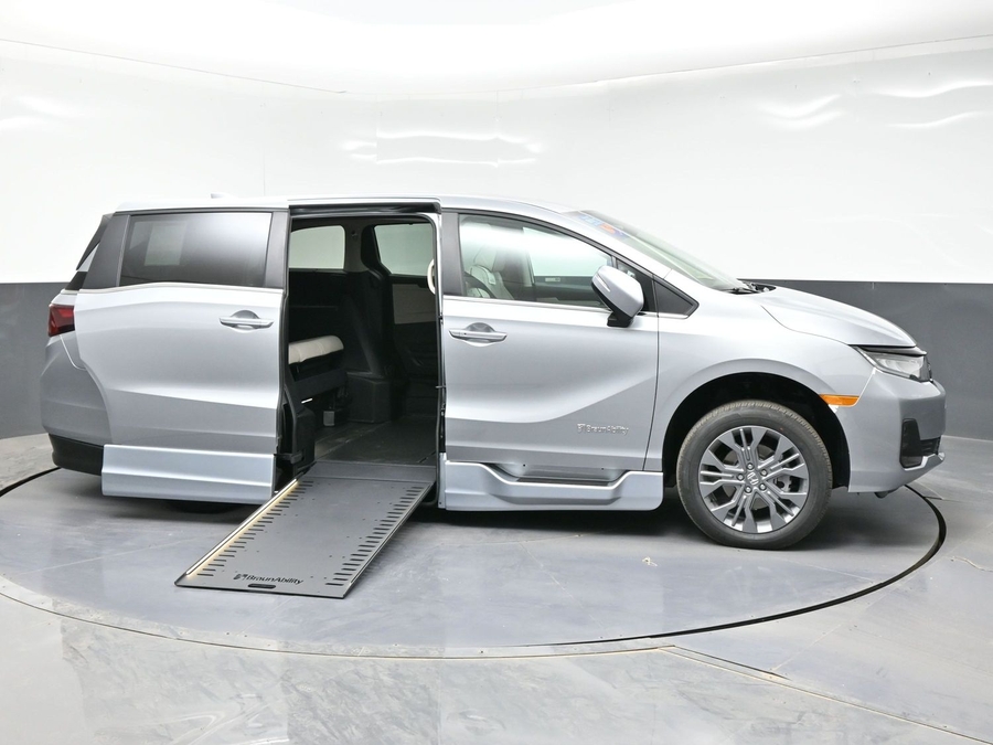 New 2026 Honda Odyssey Touring - BraunAbility Side Entry In Floor Automatic Ramp