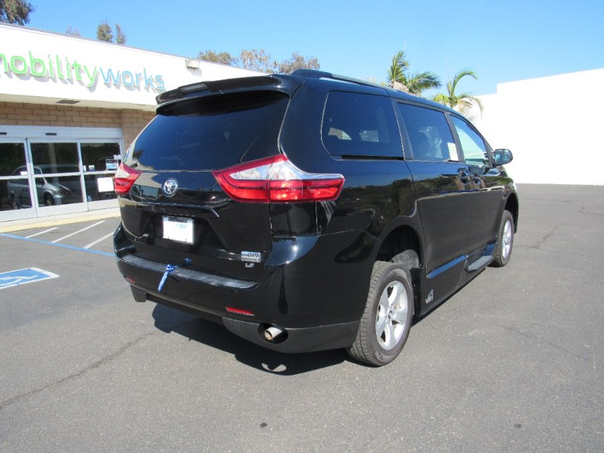 2019 TOYOTA SIENNA - Image 4