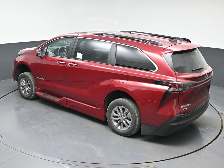 New 2026 Toyota Sienna Hybrid XLE Add - BraunAbility Side Entry Fold Out Automatic Ramp