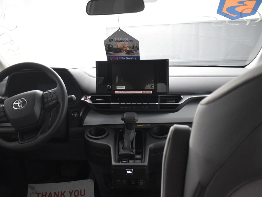 New 2025 Toyota Sienna Hybrid LE - BraunAbility Side Entry Entry Fold Out Automatic Ramp