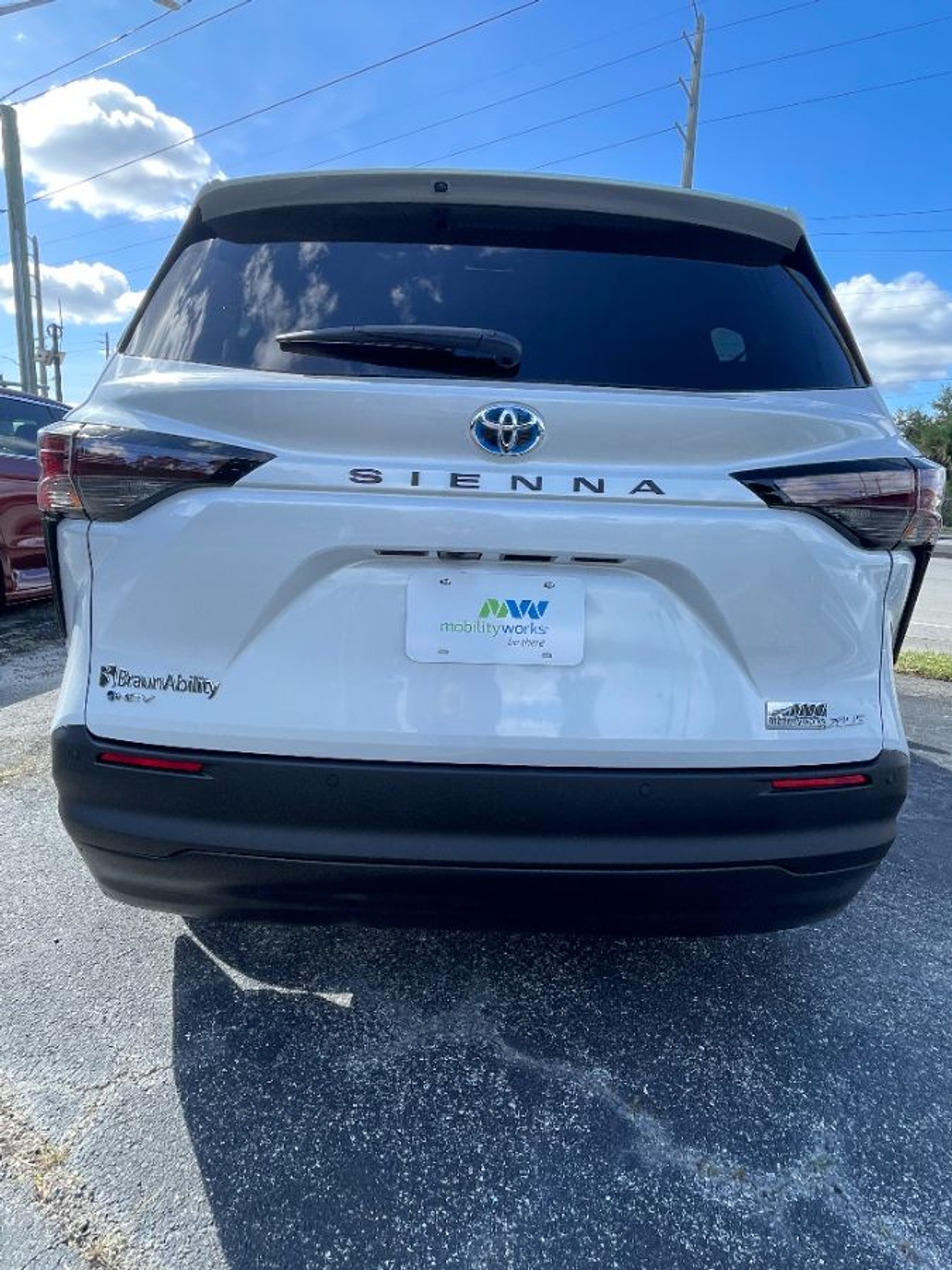 2025 TOYOTA SIENNA - Image 5