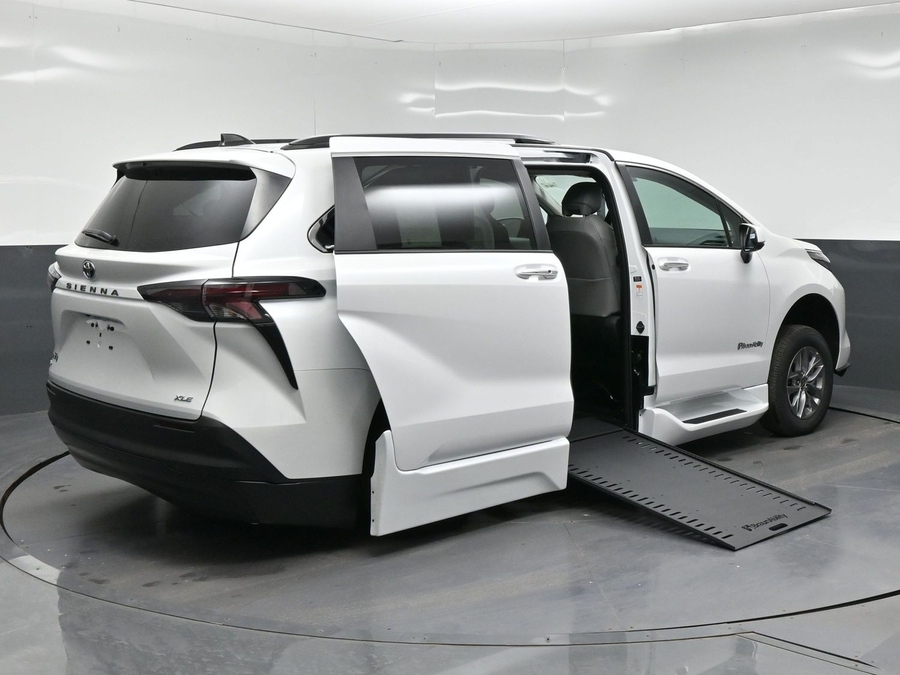 New 2026 Toyota Sienna Hybrid XLE Add - BraunAbility Side Entry In Floor Automatic Ramp
