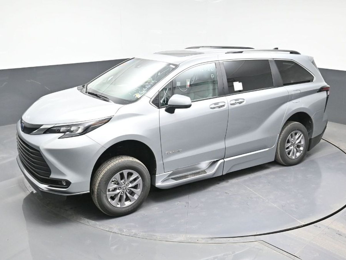 2025 TOYOTA SIENNA - Image 24