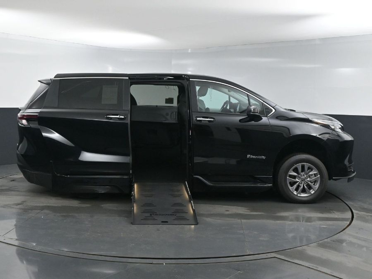 2025 TOYOTA SIENNA - Image 6