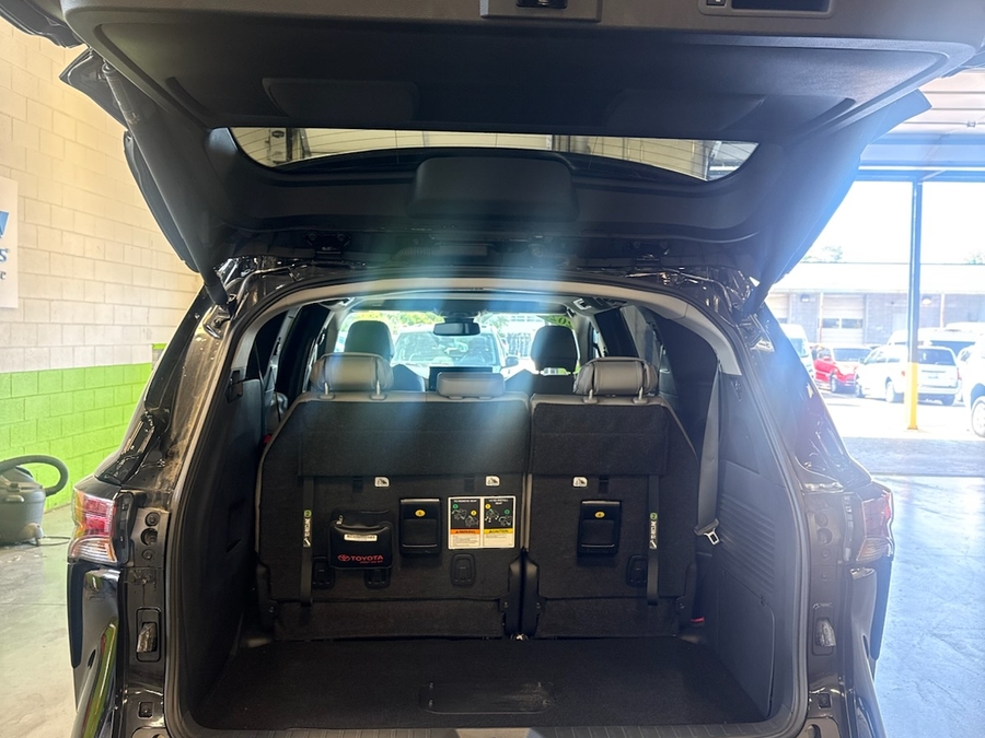 Black Toyota Sienna image number 5