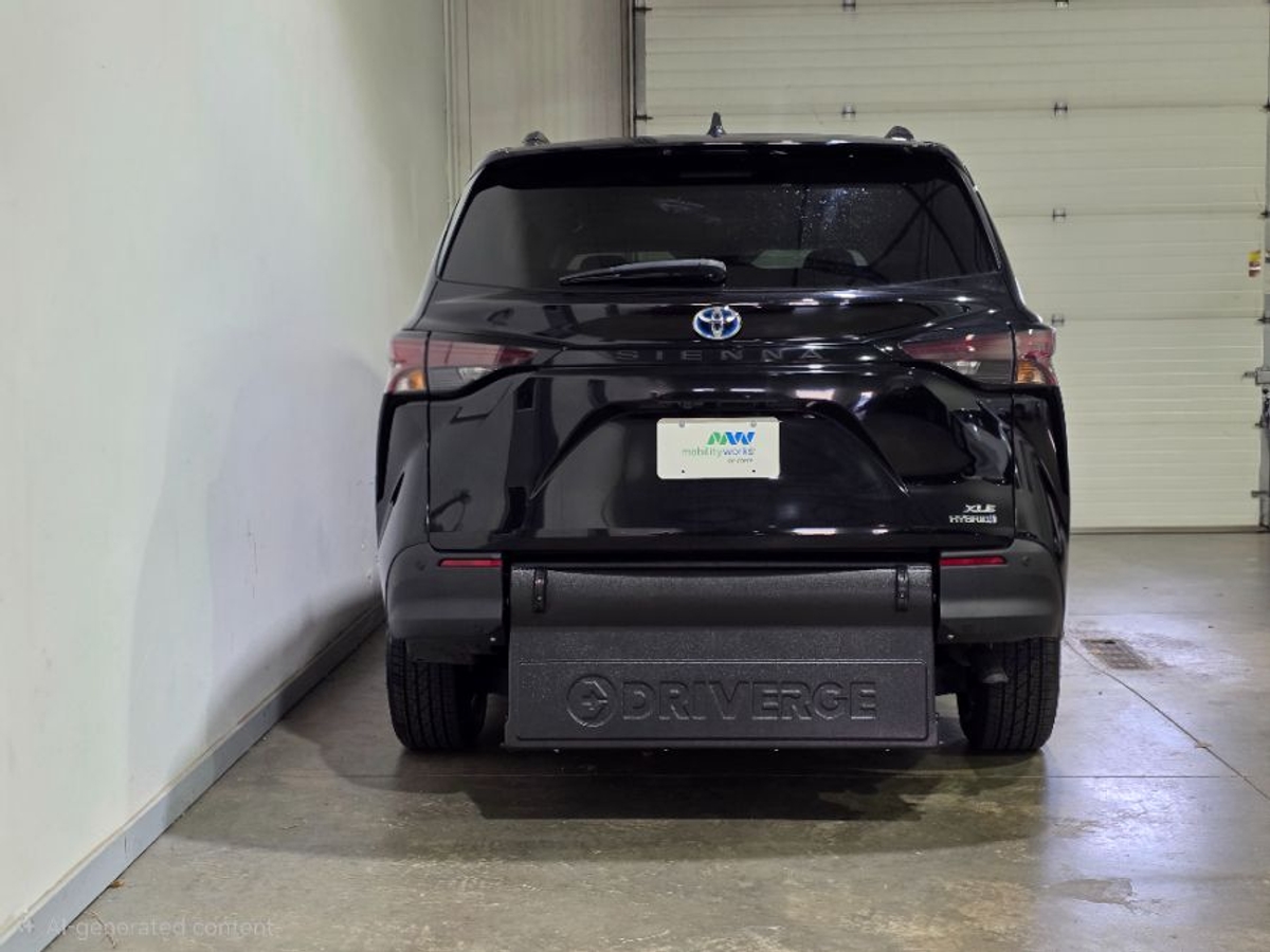 2024 TOYOTA SIENNA - Image 5