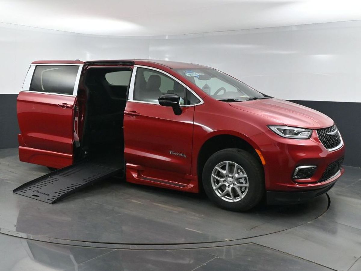 2025 CHRYSLER PACIFICA - Image 2