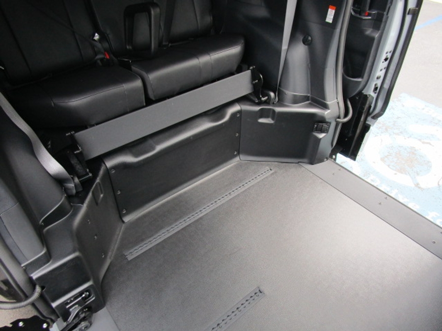 New 2026 Toyota Sienna Hybrid XSE Sport - BraunAbility Side Entry Fold Out Automatic Ramp