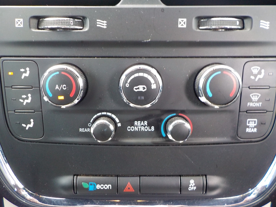 Silver Dodge Grand Caravan image number 13