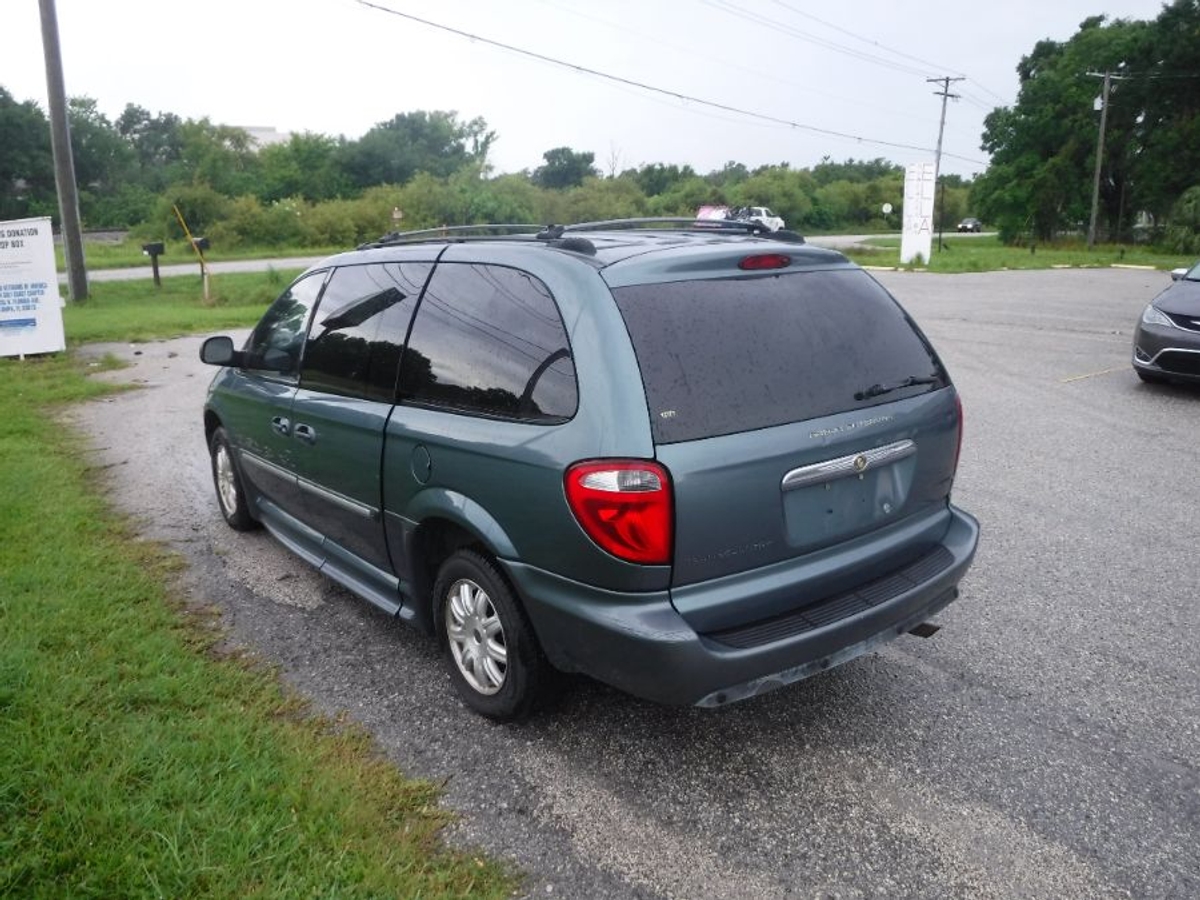 2006 CHRYSLER TOWN AND COUNTRY - Image 7
