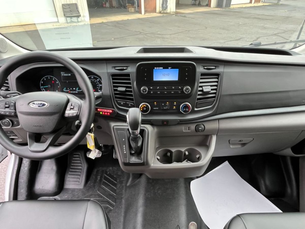 White Ford T350 image number 11