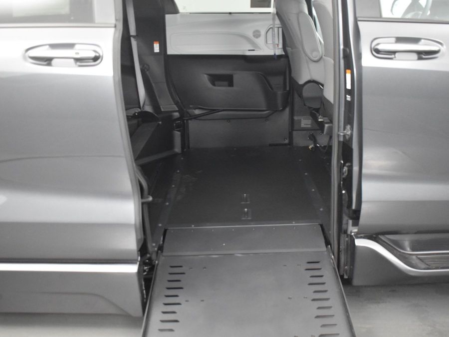 New 2025 Toyota Sienna Hybrid XLE Plus - BraunAbility Side Entry Entry In Floor Automatic Ramp