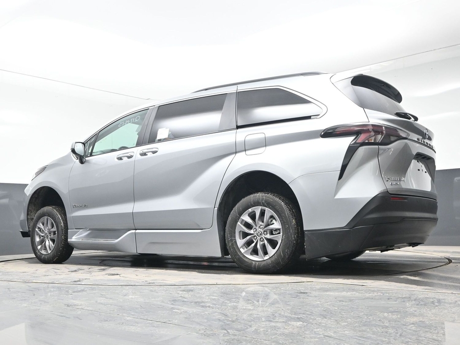 New 2025 Toyota Sienna Hybrid XLE Plus - BraunAbility Side Entry Entry Fold Out Automatic Ramp