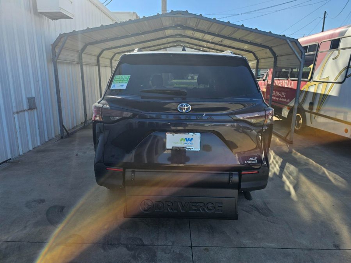 2024 TOYOTA SIENNA - Image 12
